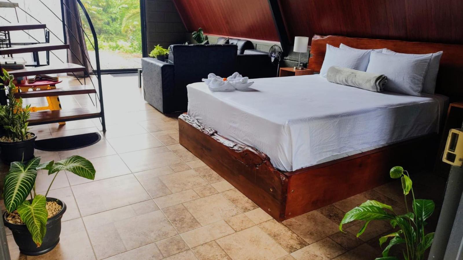 Yarumo Lodge, Rio Celeste Black Chalets 비자구아 외부 사진